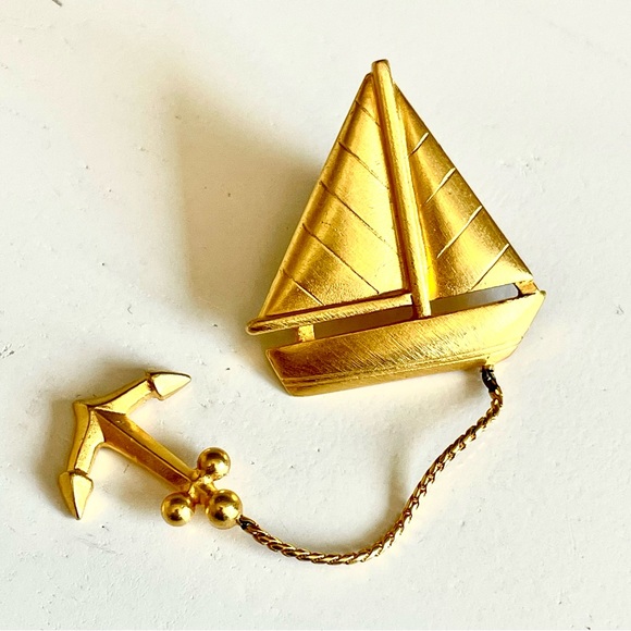 JJ Jonette Jewelry - JJ Jonette Vintage Gold Sailboat Anchor Dangle Brooch Pin Nautical Coastal Chic